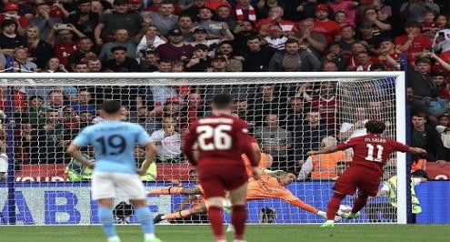 بعد صناعة الأول.. صلاح يسجل من ركلة جزاء في شباك مانشستر سيتي (فيديو)